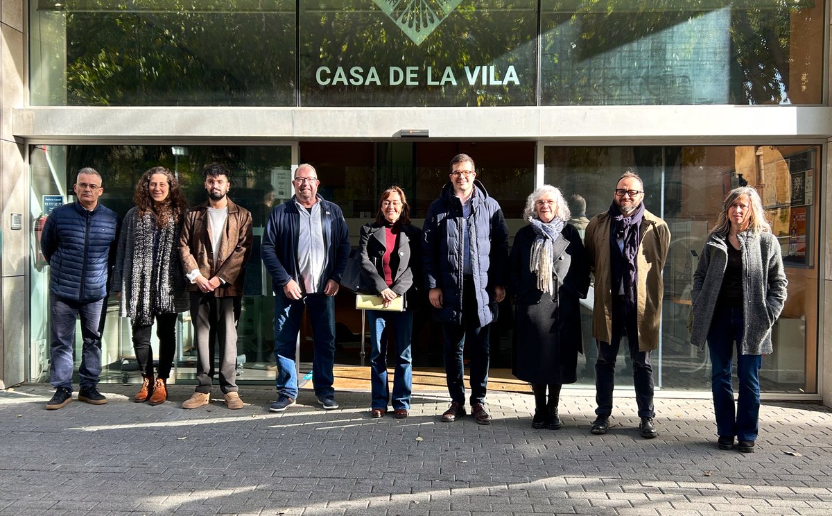 🏛️ L'alcalde <a href="/Juan_Jurado_Br/">Juan Jurado</a>, la regidora de Territori, Nati Sanchez, i el regidor de Mobilitat <a href="/AlfonsPuche/">Alfons Puche</a> juntament amb altres representants del consistori han rebut avui la visita de la consellera de <a href="/territoricat/">Territori</a>, Sílvia Paneque <a href="/SilviaPaneque/">Sílvia Paneque</a>, a l’Ajuntament d’#Esparreguera