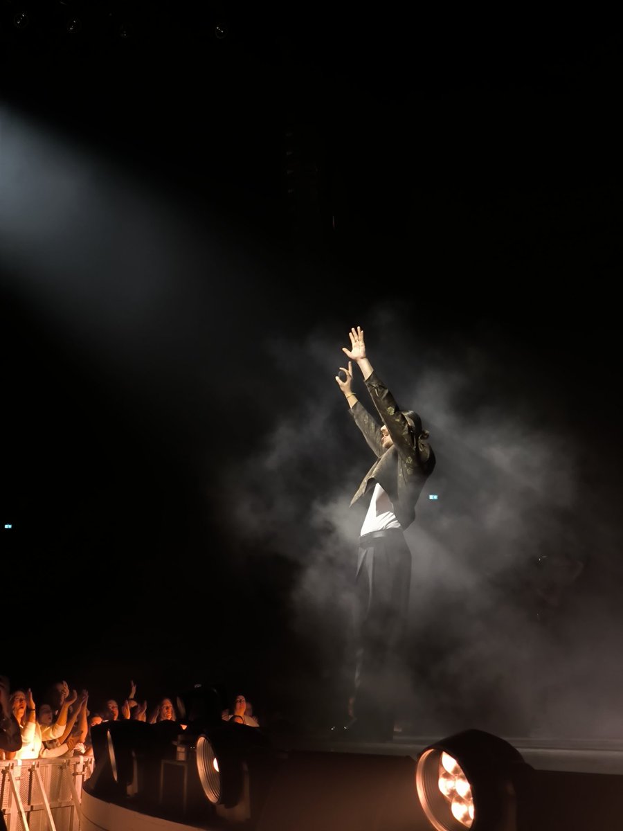 staracreactlive's tweet photo. Hier soir pour nous c'était concert de Pierre à L'Accor arena du Futuroscope. On y retourne samedi prochain pour Helena 💕 https://t.co/1svm4g7of9