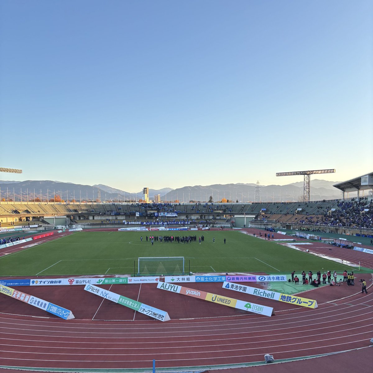 hgsbys's tweet photo. 奇跡かもだけど、苦しんでもがいて最後の瞬間まで諦めんかったのが本当に感動した
本当にすごい！！J2残留嬉しい〜〜！！🔥
県総の雰囲気試合前からとっても良くて、負ける気せんだ
#カターレ富山 https://t.co/lEWrefOMmt