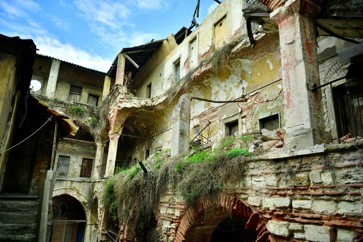 İlçe Başkanımız Fatih Karaismailoğlu, Fatih Belediye Başkanımız Mehmet Ergün Turan ile birlikte, restorasyonu Fatih Belediyemiz tarafından yürütülecek olan Şekerci Han’da incelemelerde bulundu.

İstanbul’umuzun yüzyıllardır han kültürünü yaşatan nadide yapılarından biri olan