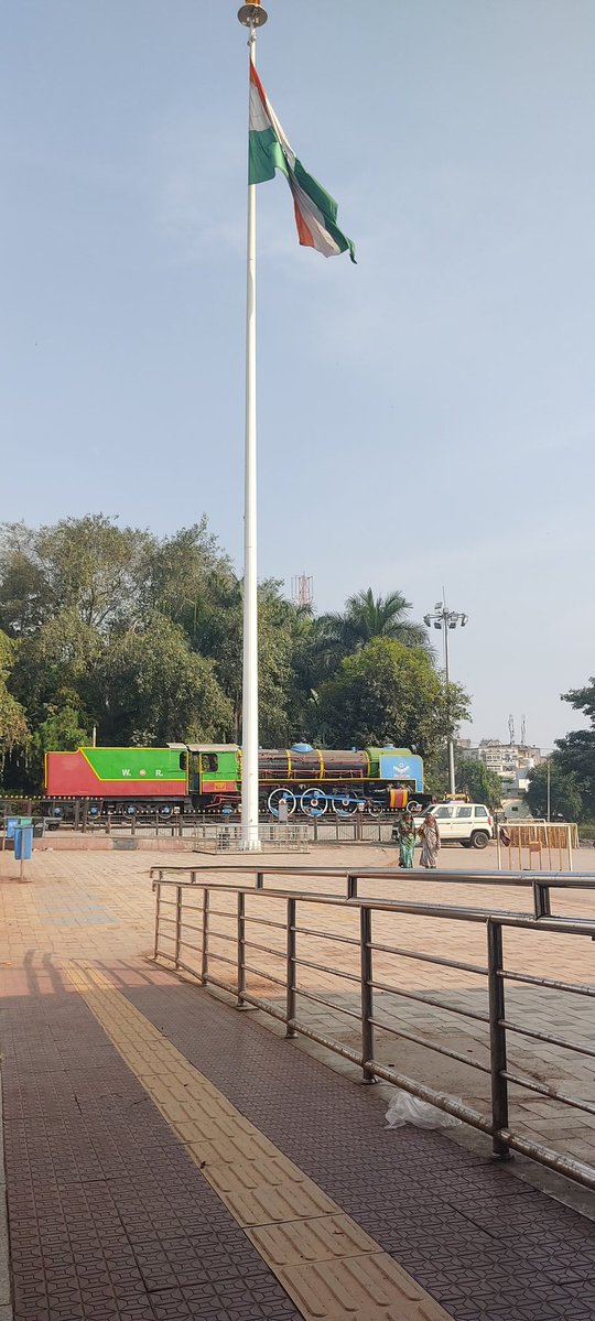RajmalMeda's tweet image. Ye Hai India ka Dahod railway station jha aapko pesab krne ke liye RS 5 rupye payment Krna hoga vo bhi cash kyu yha online payment nhi hota digital payment nhi liya jata hai #IRCTC #Indian #public #IndianRailways #Gujarat