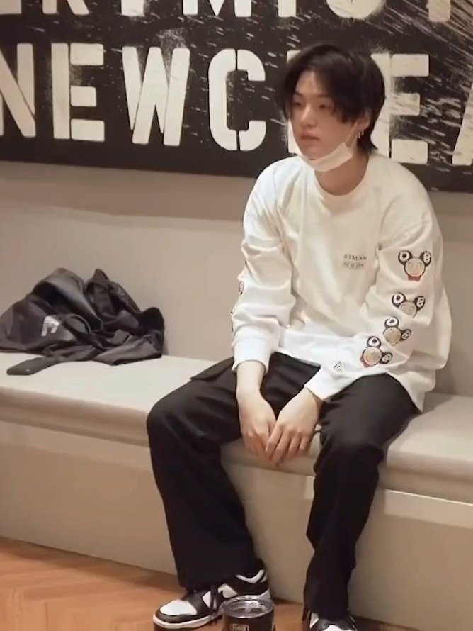 beetsuga_'s tweet image. 😐