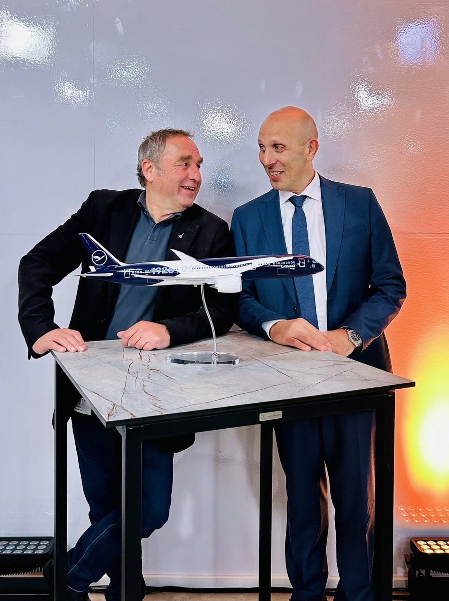 #TALKINGbusiness with Francesco Sciortino, Lufthansa Hub Manager Frankfurt and accountable manager, earlier this week. Since Francesco departed from his COO duty at Austrian Airlines, great to talk with him in person about his new role within the Lufthansa Group.
