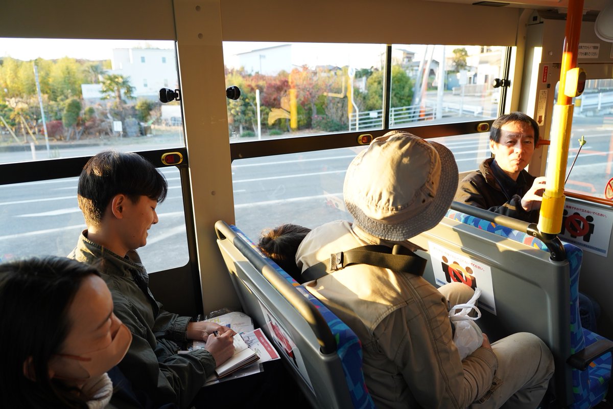 civicpower_inc's tweet photo. 【自動運転バスは「ニガテ」をどう克服しているの？】
本日は #みらドラ！ Day6を開催！前回に引き続き、システム開発をしている先進モビリティ株式会社の井上さんが第3便に同乗してくださいました🚍

休日ということもあり、ご家族連れの方にもたくさんご参加いただきました！乗車中は、心地よい揺れにうとうとしてしまうお子さんも。自動運転バスには初めて乗ったという方は「静かでびっくりした！」と驚かれていました。

井上さんが同乗してくださった第3便は、自動運転技術の “ 今 ” に迫る濃い時間になりました！

次回の #みらドラ！は12/26(土)に開催予定！親子で楽しめる乗車体験に加え、メイドインひたちのおやつをご用意してお待ちしています🍪普段バスにあまり乗らない方も、自動運転技術に興味がある方も、是非ぜひご参加ください！

詳細・お申し込みはこちら👇
https://t.co/ZnuPEVInM2