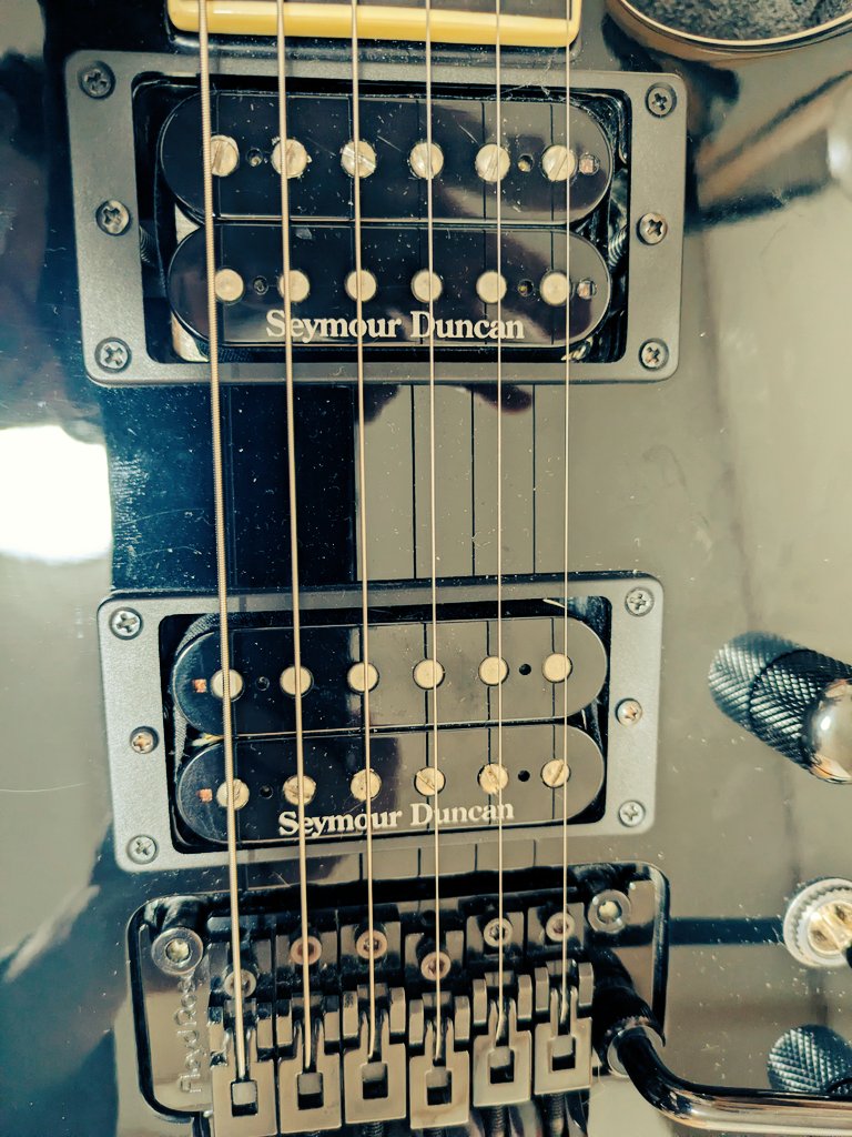 tauCMr91OW2GzU6's tweet image. 🎸調整🎸
今日はピックアップのポールピースの高さ調整をした。
買ってから微妙に和音のバランスが悪く感じる時があり、クリーンから歪みの音までをしっかり聴きながら調整した。
バランスが良くなりさらに愛着が湧いた😆
#jacksonsoloist
#jacksonguitar 
#ジャクソン