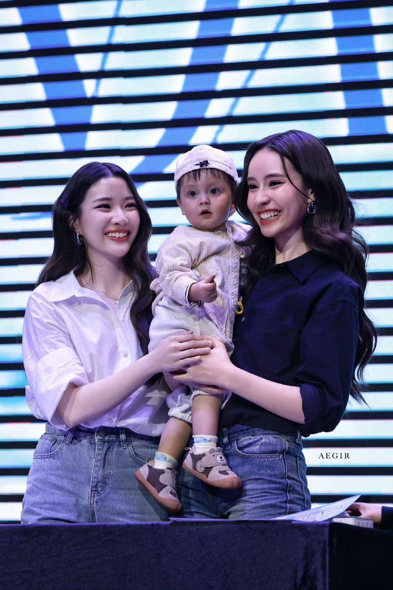 JaynaOfficialTH's tweet photo. ว้ายยยยยยยยย ลูกใครคะ????? 
น่ารักมากกกกกกกกกก 🦙🐵👶🏻

GINJAY FIRST FANSIGN
#GinJayFansignAtGuangZhou https://t.co/F1Hb5SotKo