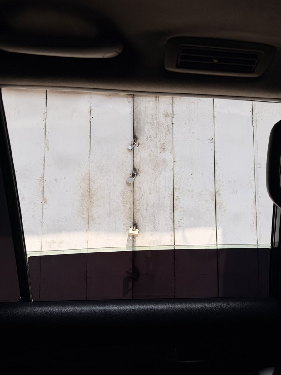 Sharufa_'s tweet image. #RDC Je voudrais juste connaître la raison logique derrière le #Salongo qui est imposé à tous les magasins chaque samedi? Ils doivent maintenant ouvrir à partir de 11h. 

Quels sont les résultats concrets de cette imposition improductive ?