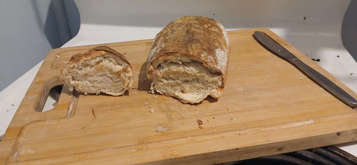 Dustweaver's tweet image. Been trying to spend a little less time on my pc, so here&apos;s attempts #1 &amp;amp; #3 of making bread at home.