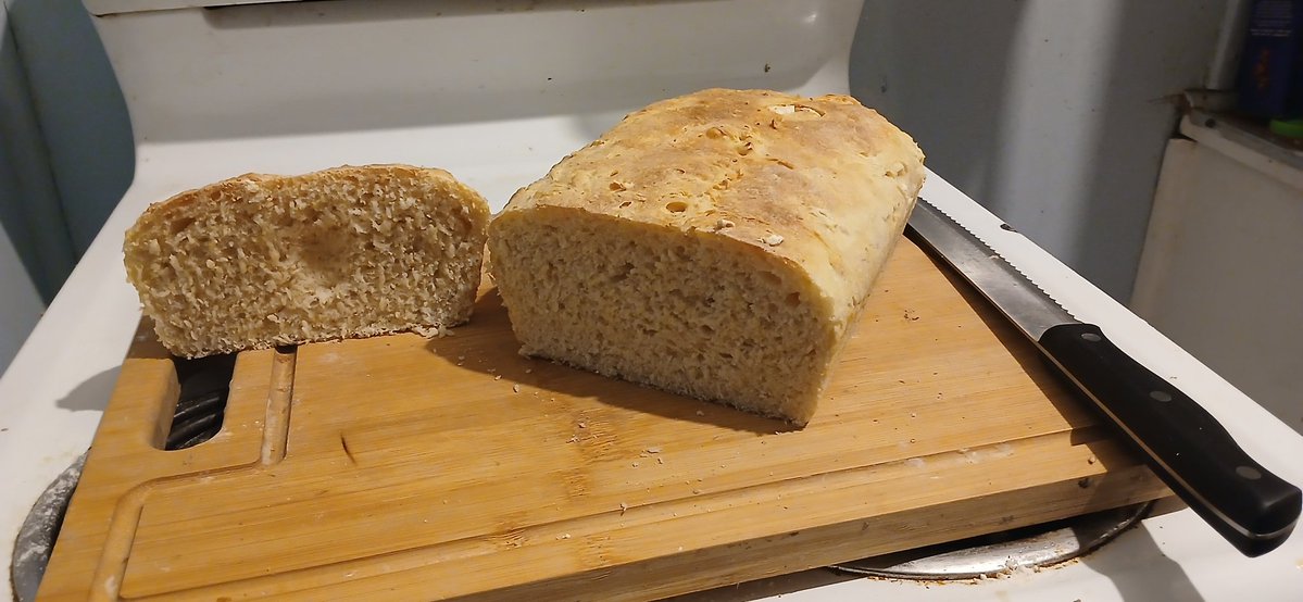 Dustweaver's tweet image. Been trying to spend a little less time on my pc, so here&apos;s attempts #1 &amp;amp; #3 of making bread at home.