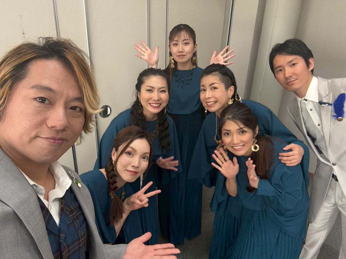 QeshethNoteS's tweet photo. 今日は長野県 ＃坂城町 で開催された #ライフ・ステージエコー と言うイベントに呼んでいただき、ゴスペルコンサートをお届けしました♪たくさんのお客様にご来場いただきましたが、楽しんでいただけましたでしょうか？みなさんの笑顔と手拍子と歌声、メンバー一同、大変嬉しかったです✨ https://t.co/XZ5EbRjpT4