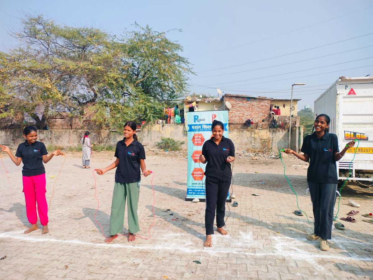 PARAS_2007's tweet image. PARAS India NGO organized the Sport Competition 2025 under PAHAL project.
#PahalSportsWeek2025 #ParasIndiaNGO  #CommunitySports #ChildEmpowerment #RSystems #SportsForChange #BadmintonFinals #TugOfWar  #SportsDayCelebration