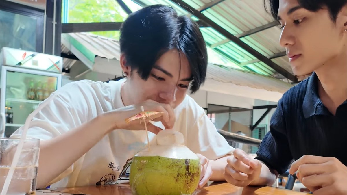 x_snr_'s tweet image. Petition for #DMD to give us monthly NetJJ vlogs bcoz no matter how much NetJJ content i get, it&apos;s never enough!!!🖤🥕
I NEED MOREEEE NETJJ VLOGS RIGHT NOWWW😭
#NETJJ #netsiraphop #jj_rcp