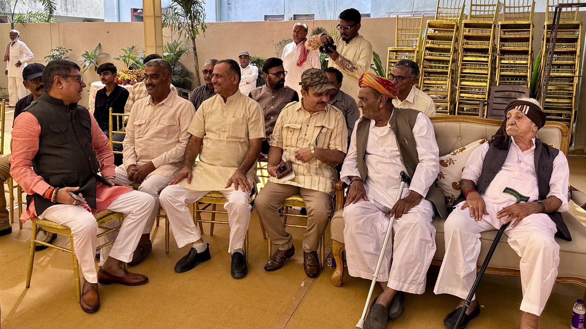 SSKharaBJP's tweet image. आज बड़ोदरा में श्री धर्मेन्द्रसिंह वाघेला, माननीय विधायक वाघोड़िया विधानसभा (गुजरात) के सुपुत्र श्री सिद्धराज सिंह के वैवाहिक समारोह में शामिल होकर नवविवाहित दम्पत्ति को शुभकामनाएँ प्रेषित कीं।

@dharmendrabapu_