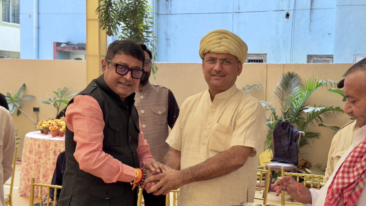 SSKharaBJP's tweet image. आज बड़ोदरा में श्री धर्मेन्द्रसिंह वाघेला, माननीय विधायक वाघोड़िया विधानसभा (गुजरात) के सुपुत्र श्री सिद्धराज सिंह के वैवाहिक समारोह में शामिल होकर नवविवाहित दम्पत्ति को शुभकामनाएँ प्रेषित कीं।

@dharmendrabapu_