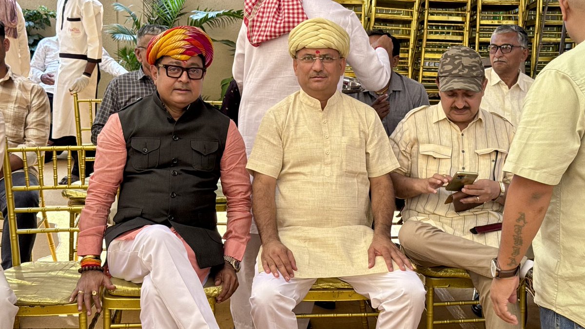 SSKharaBJP's tweet image. आज बड़ोदरा में श्री धर्मेन्द्रसिंह वाघेला, माननीय विधायक वाघोड़िया विधानसभा (गुजरात) के सुपुत्र श्री सिद्धराज सिंह के वैवाहिक समारोह में शामिल होकर नवविवाहित दम्पत्ति को शुभकामनाएँ प्रेषित कीं।

@dharmendrabapu_