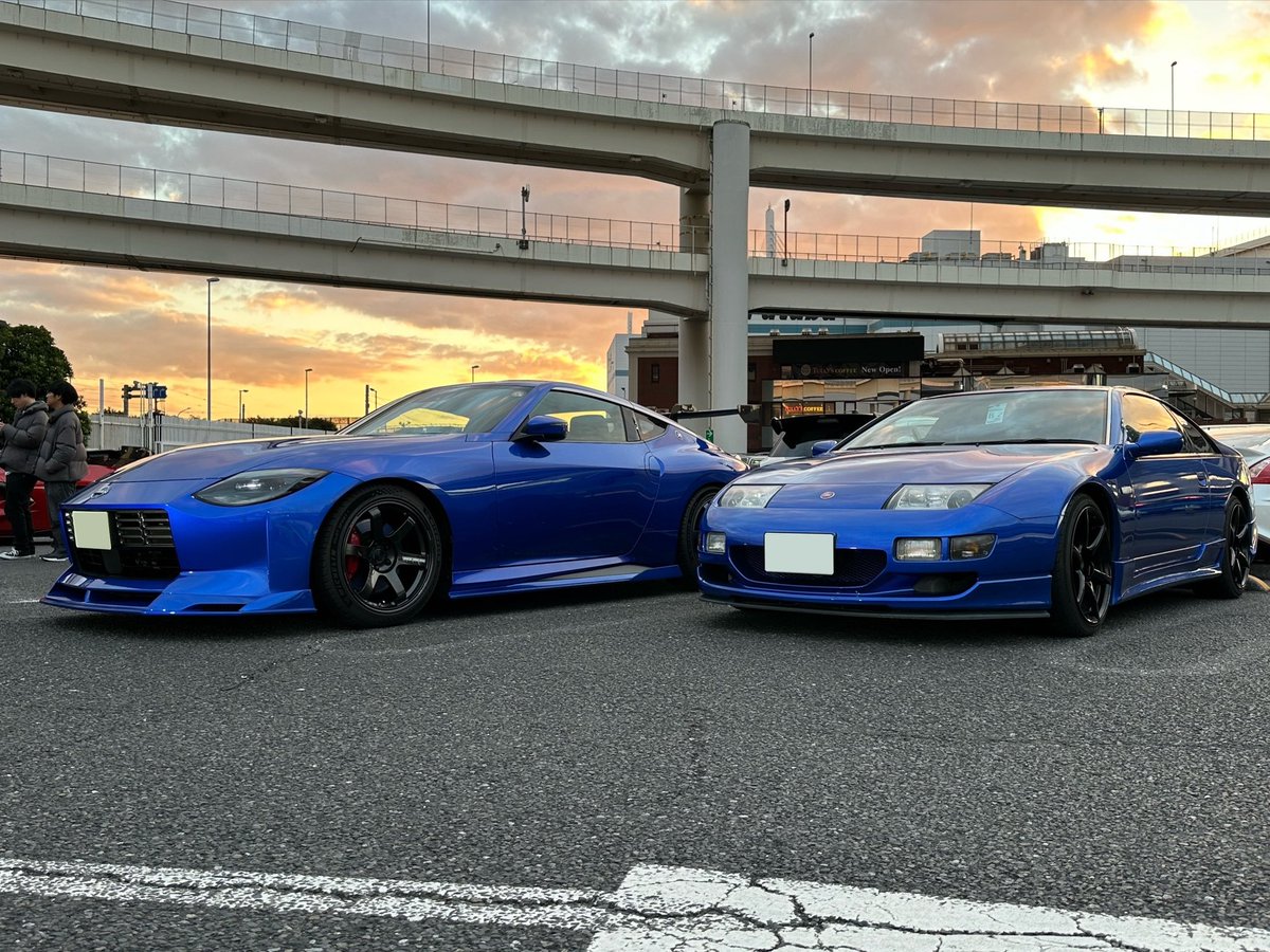 旦那様がワンガンブルー、奥様が純正ダークブルーのZ32に乗られている