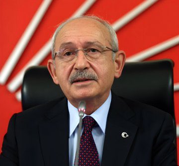 Özgür Özel'den Kemal Kılıçdaroğlu’na:

“CHP arınacaksa bizi eskiye döndürmek isteyenlerden arınacak. Artık kimse bizi yenilgiye alıştıramayacak.