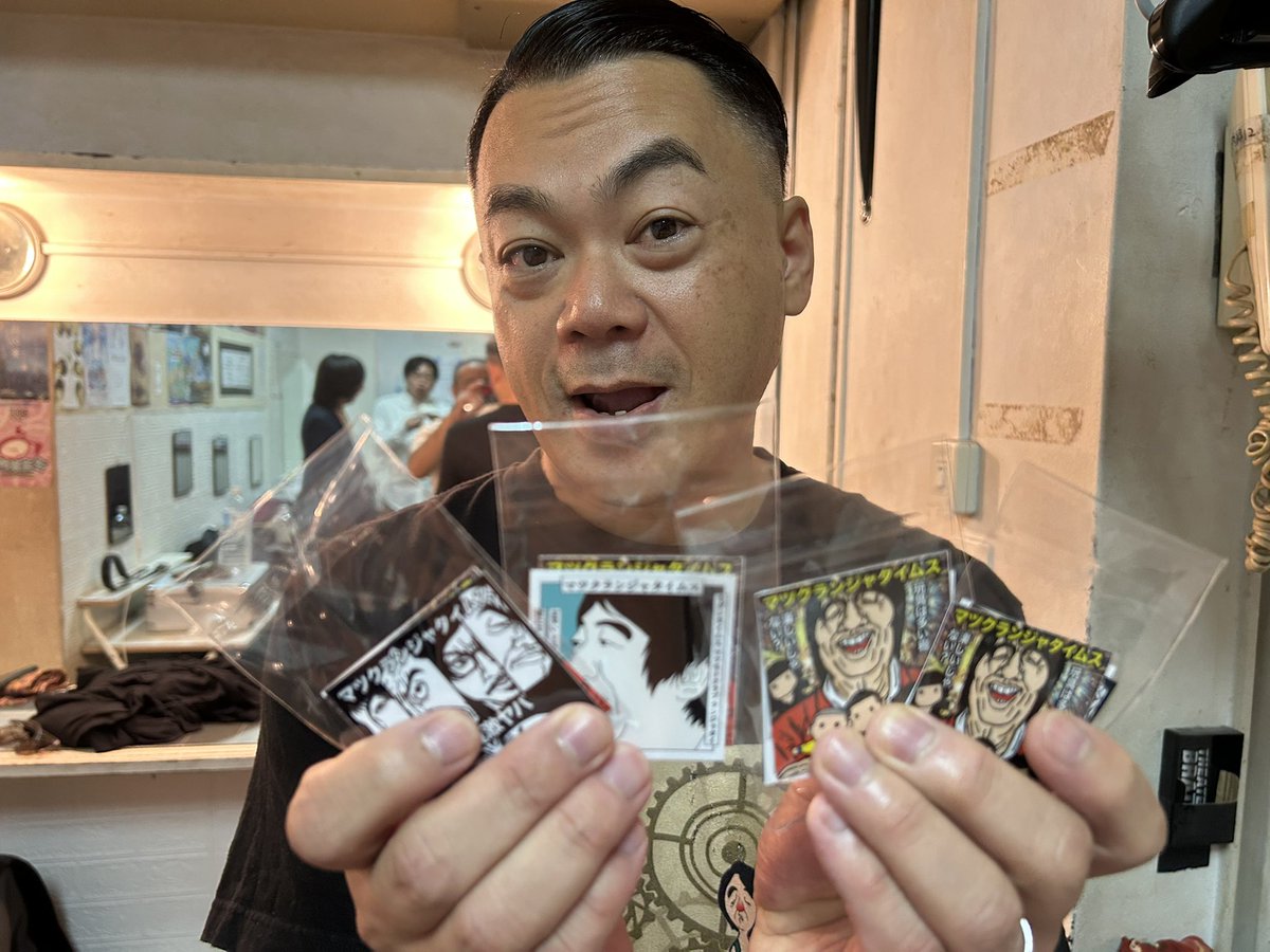 domon007's tweet photo. ランジャタイ国崎さん書き下ろしの
合同コントも観れるライブ
マツクランジャタイムス
11月30日
@弘前市民会館 大ホール
前売 3,000円
当日 3,500円
予約受付中⤵️
https://t.co/OV3fF5QN64

ステッカー作らせていただきました
限定100セットです
記念に是非‼︎ https://t.co/OzcJKLKV5t