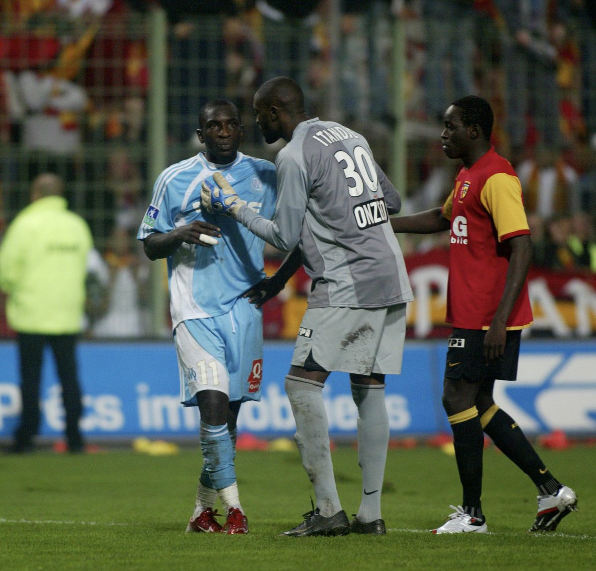 ActuFoot_'s tweet image. 🚨 « 𝗗𝗘 𝗧𝗢𝗨𝗧𝗘 𝗙𝗔𝗖̧𝗢𝗡 𝗧𝗨 𝗙𝗥𝗔𝗣𝗣𝗘𝗦 𝗖𝗢𝗠𝗠𝗘 𝗨𝗡𝗘 𝗠𝗘𝗥𝗗𝗘, 𝗝𝗘 𝗩𝗔𝗜𝗦 𝗟’𝗔𝗥𝗥𝗘̂𝗧𝗘𝗥 ! » 🥶

Charles Itandje 🇨🇲 ancien gardien passé par le RC Lens et Liverpool, explique ses techniques de déstabilisation avant un pénalty. 🤣🧤

« J’avais tendance à…