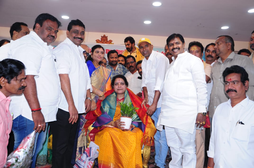 *రాజమండ్రి తూర్పు కాపు విద్యా విజ్ఞానం అభివృద్ధి సంక్షేమ సంఘం ఆధ్వర్యంలో జరిగిన ఆత్మీయ ముఖ్య సమావేశం ముఖ్య అతిధిగా పాల్గొన్న జనసేన రాష్ట్ర ప్రధాన కార్యదర్శి శ్రీమతి యశస్వి గారు.*

(ఈరోజు తేది 28-11-2025 శుక్రవారం.)
 *రాజమహేంద్రవరం*
➖➖➖➖➖➖➖➖➖
*❇️తూర్పుకాపులకు ఓబీసీ