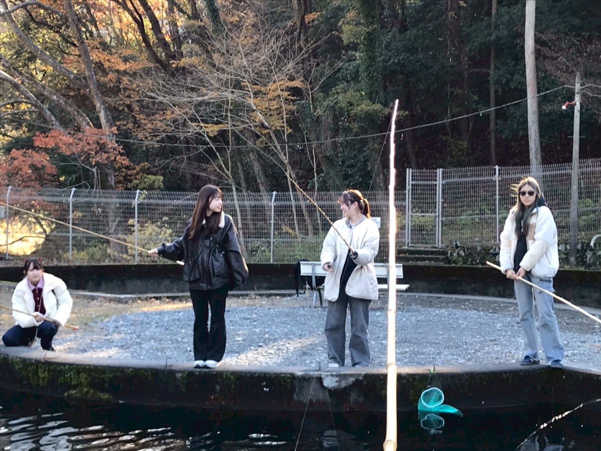 CITWandervogel's tweet photo. X再開しました！！！
2025 11/29 御岳山 紅葉狩り
🍁 御岳山の遊歩道を散策し、紅葉狩りを満喫しました！
あたり一面の木々が紅色に染まっており、とても美しかったです✨
その後、ニジマス釣りを楽しみました。釣った魚はその場で塩焼きにして頂きました！
 #春から千葉工業大学   #春からCIT https://t.co/HNVMjHuIZf