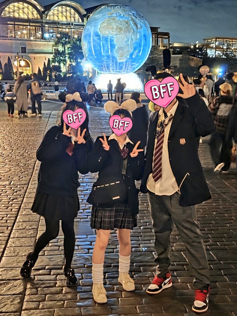 私の制服ディズニーのツイートが1000万人の人に見られれてびっくりだし