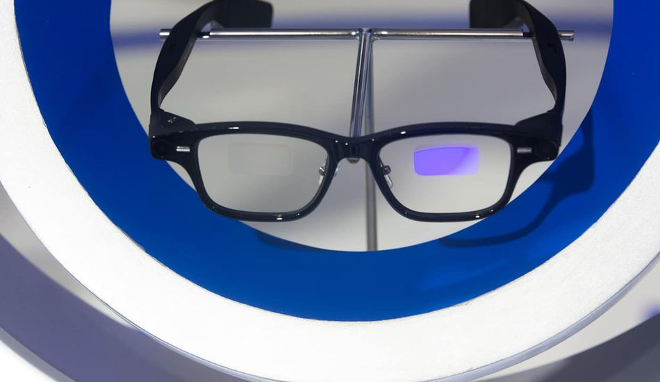 TechDropsNet's tweet image. Alibaba introduces Quark AI glasses in China, featuring real-time translation and AI-generated notes, deeply integrated with their ecosystem. #news  #Alibaba #Ai #Wearable #Glasses
Link: techdrops.news/post/alibaba-s…