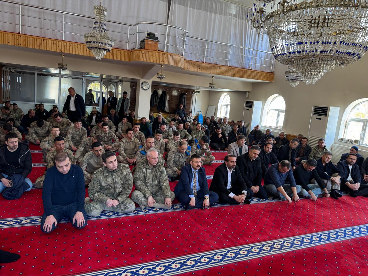 Sılehi Aşireti Liderimiz Sayın Mehmet Alayı ATLI 
Hakkari Merkez Çatallar camisinde hemşehrimiz
Şehit Topçu Uzman Çavuş Nedim KORKMAZ için verilen mevlid programına katıldılar, hepimizin, bu büyük fedakarlığı asla unutmayacağı, onların hatırasına ve emanetine (vatana) sahip