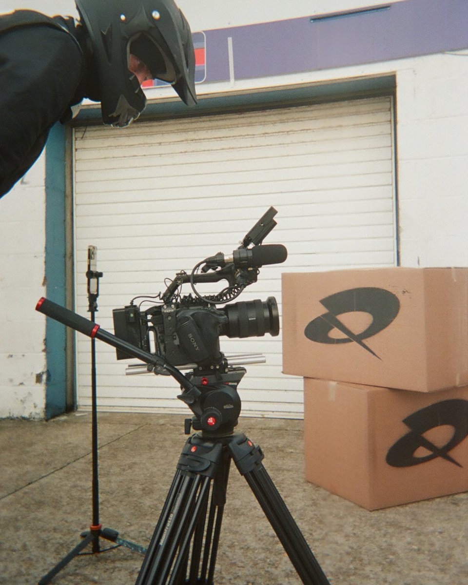 Quadrant's tweet image. Black Friday Pitlane: Disposable camera edition.

Don&apos;t forget, if you order anything by 11:59PM (GMT) Monday you&apos;ll automatically enter a draw to win a signed Lando 1:2 Mini Helmet