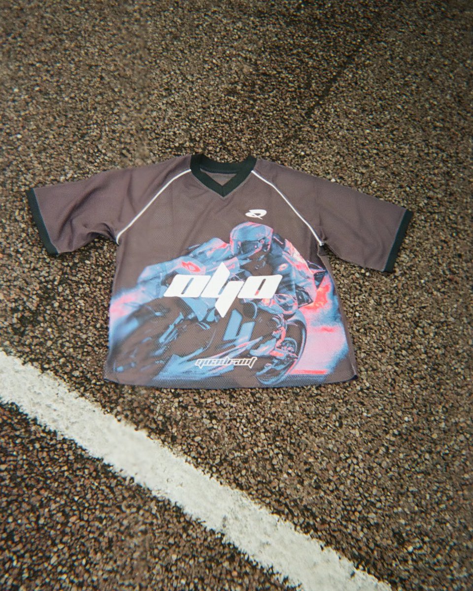 Quadrant's tweet image. Black Friday Pitlane: Disposable camera edition.

Don&apos;t forget, if you order anything by 11:59PM (GMT) Monday you&apos;ll automatically enter a draw to win a signed Lando 1:2 Mini Helmet