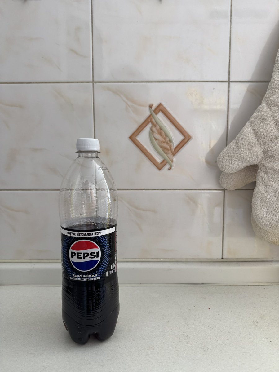 4’lü paketten fabrika çıkışlı olarak yarım dolu Max çıktı, bunu koleksiyon olarak saklamalı mıyım? <a href="/PepsiTurkiye/">Pepsi Türkiye</a>

#pepsi #pepsimax