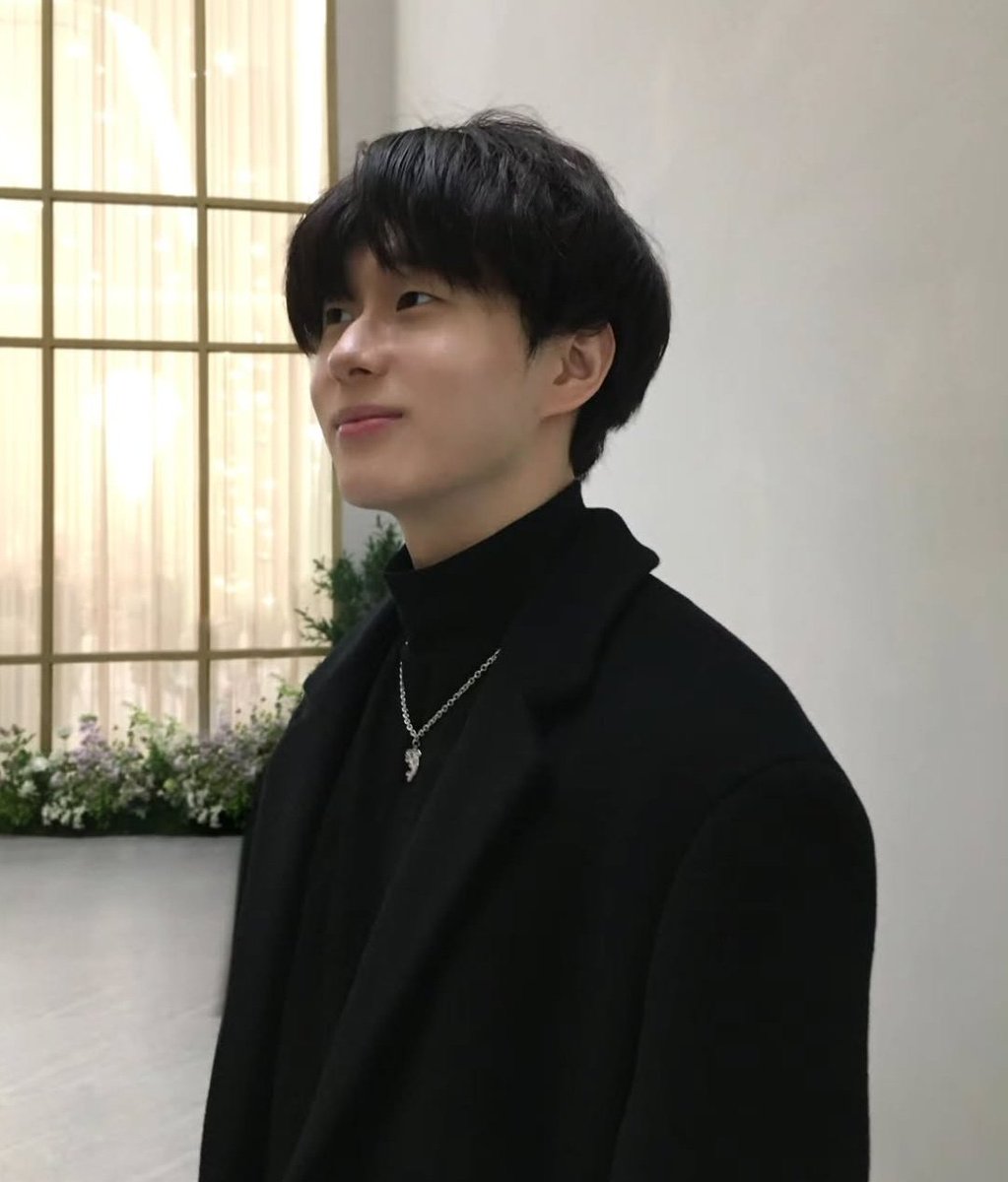 Baegwol_'s tweet photo. 밖에 안 나오고 나오는 거 싫어하고 생패 이상한ㄹㅈㄷ 히키코모리인데 자기관리 개열심히 하고 루틴 지켜서 운동하고 다이어트 하고 영양제 9개 먹고 레이저제모 받고 피부과 160 쓰고 성격도 아싸랑 쾌남 같이 있는 그 남자: https://t.co/E5O1KjmV3k