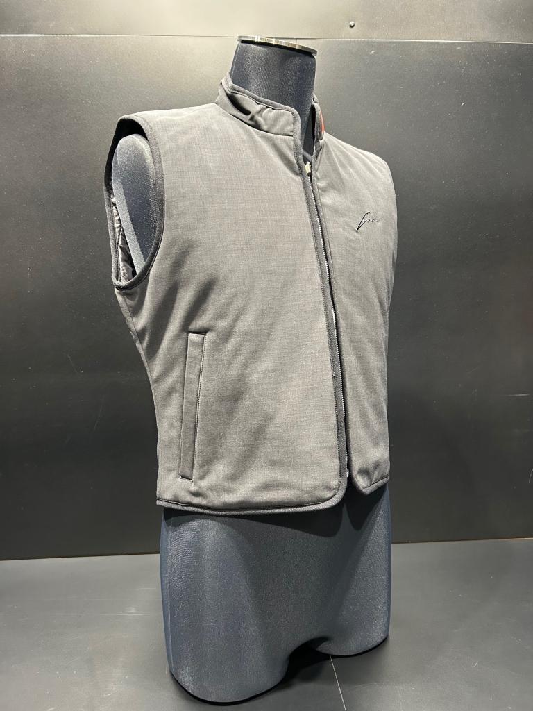 商品紹介】 K-1355 MIDインナーベスト 着丈が短めなので、ジャケットの