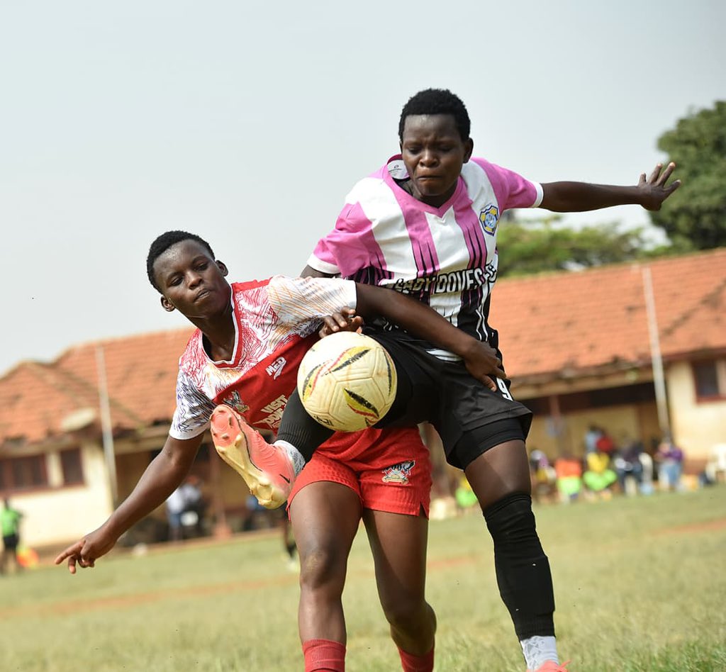 📸 🖼️
Pictorial from today's clash vs Lady doves fc

The energy was real 💪..

#makekere
#womenfootballug