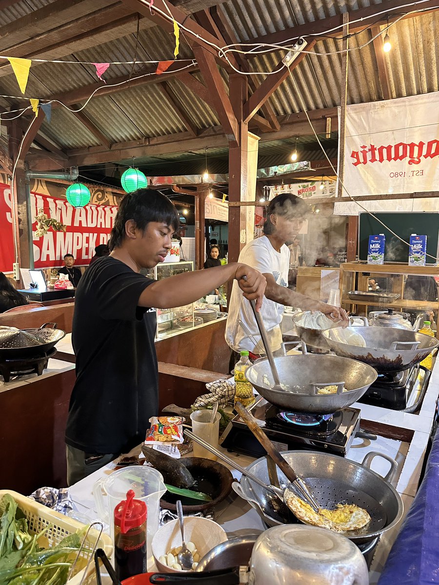 Njajan nang Pasar Santai, cakep
Moleh kewaregen, cakep

Hanya sampai 2 Desember 2025
Mumpung malem minggu, gass!

📍Pasar Talun

Masuklah dari Semeru Gg 1, ikutin jalan, 150 meteran dari depan gang, nyampe wes