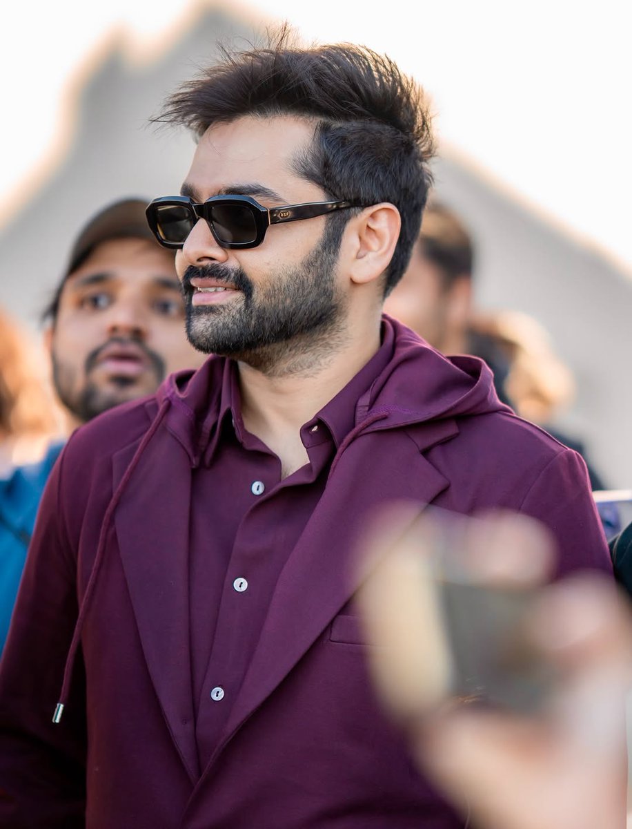 telugufilmnagar's tweet image. Charm. Smile. Energy. ft. #RamPothineni⚡😎

#AndhraKingTaluka #TeluguFilmNagar