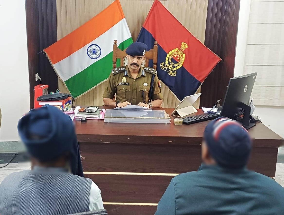 digmoradabad's tweet image. .@digmoradabad @IPSMUNIRAJ G द्वारा परिक्षेत्रीय कार्यालय, मुरादाबाद पर #जनसुनवाई कर फरियादियों की समस्याओं को सुना गया एवं उनकी समस्याओं के उचित, गुणवत्तापूर्ण व समयबद्ध निस्तारण हेतु सम्बन्धित को आवश्यक दिशा-निर्देश दिए।
#UPPolice 
#upgovt