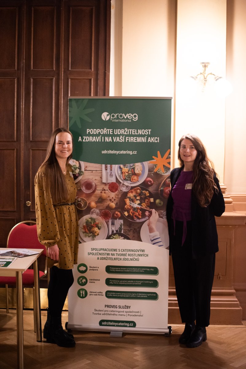 ProVeg_Int's tweet image. Last week,  ProVeg Czechia partnered with the organisers of the Vyspělé Česko conference in Prague to offer delicious, sustainable catering. 🌱 The event brought together 350 attendees who enjoyed 100% plant-based menu selected with the support of ProVeg Czechia.