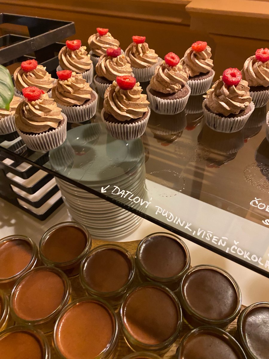 ProVeg_Int's tweet image. Last week,  ProVeg Czechia partnered with the organisers of the Vyspělé Česko conference in Prague to offer delicious, sustainable catering. 🌱 The event brought together 350 attendees who enjoyed 100% plant-based menu selected with the support of ProVeg Czechia.