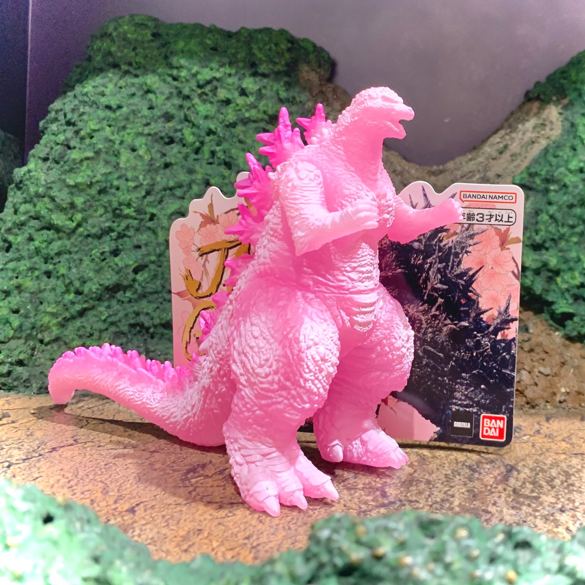 ゴジラストア限定、「桜カラー」のゴジラ買ってきたわ🌸 色合いが