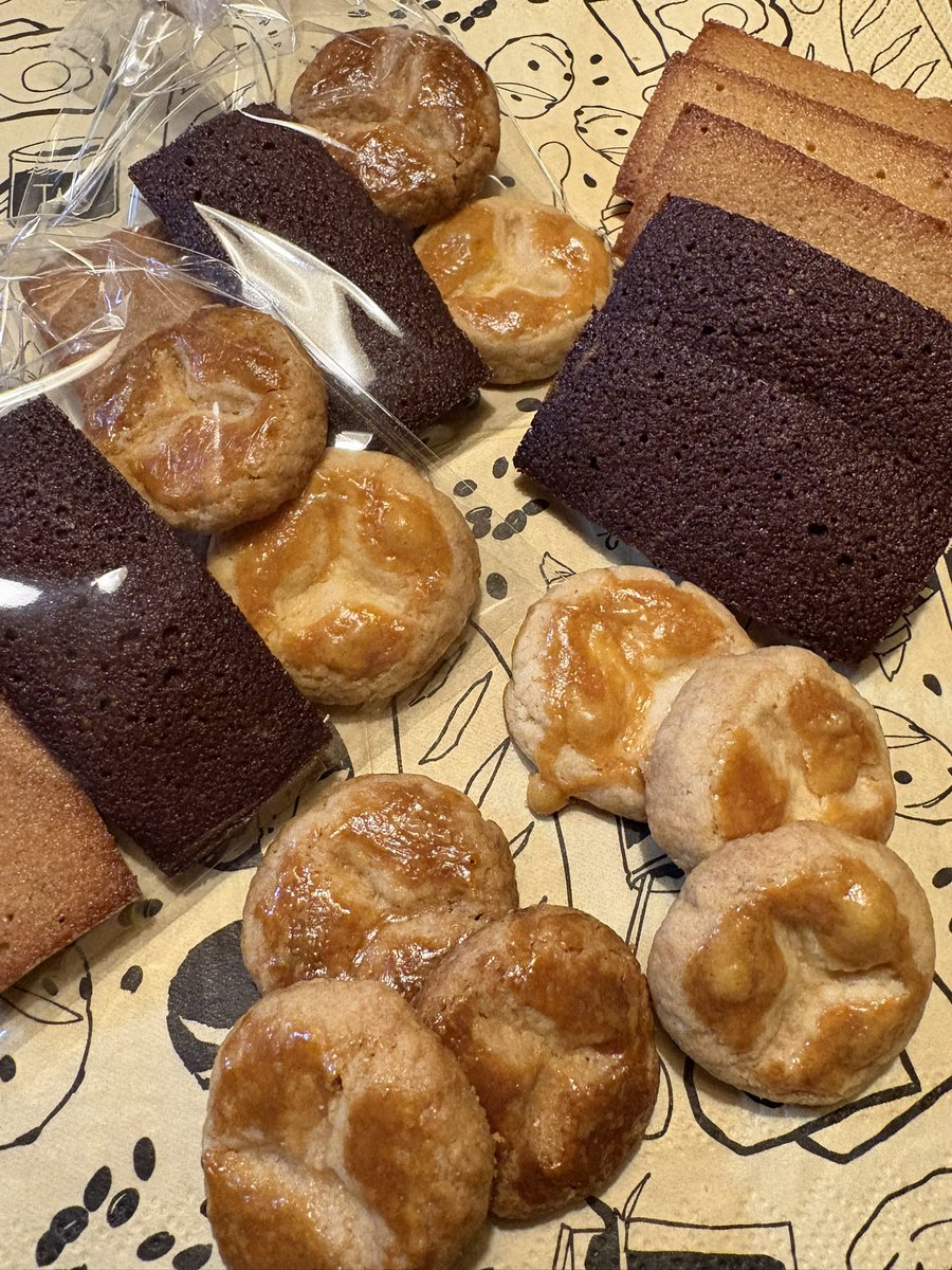 ミアレガレット風のクッキーと、副産物のフィナンシェ