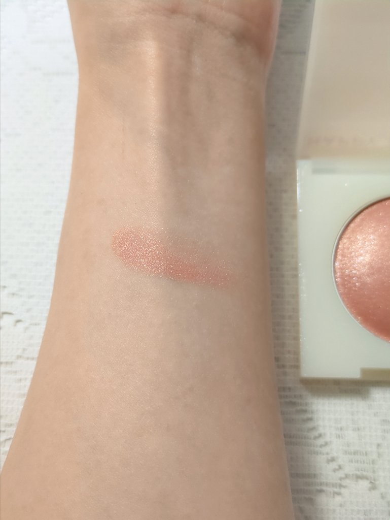 sekiguchi_cosme's tweet image. #コスメ購入品 
🩷Celvoke ルミナスドームブラッシュ
　EX04 Rosy Rise

とってもキラキラ可愛いホリデーチーク😍
ほど良い赤みカラーで健康的な色だから、輝きを加えても可愛くなりすぎないのも嬉しい！…