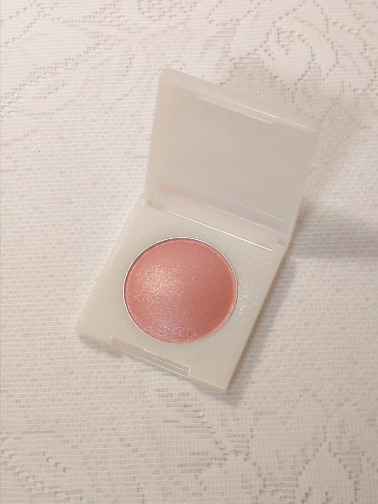 sekiguchi_cosme's tweet image. #コスメ購入品 
🩷Celvoke ルミナスドームブラッシュ
　EX04 Rosy Rise

とってもキラキラ可愛いホリデーチーク😍
ほど良い赤みカラーで健康的な色だから、輝きを加えても可愛くなりすぎないのも嬉しい！…