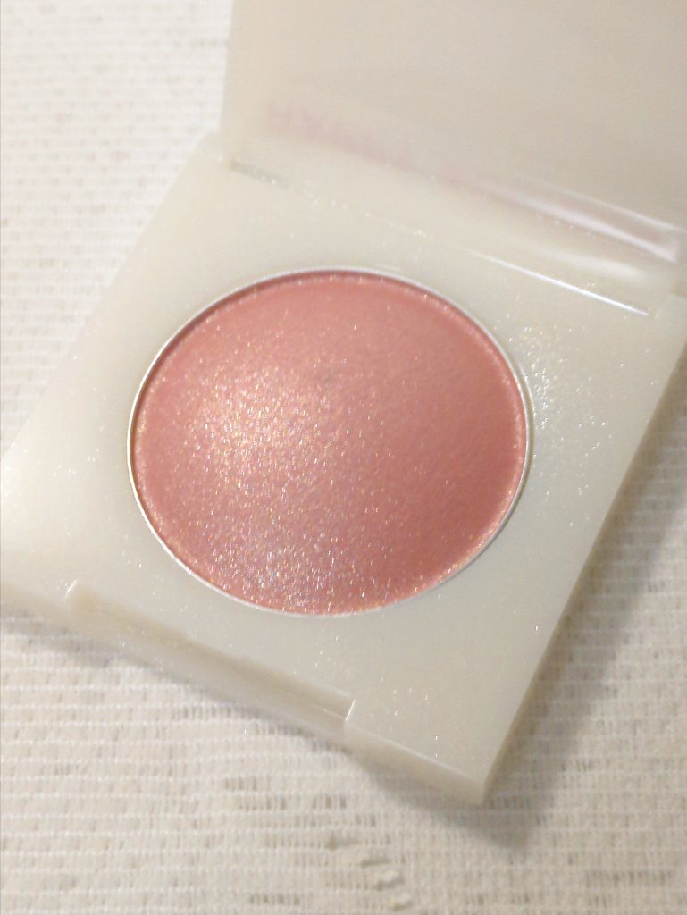 sekiguchi_cosme's tweet image. #コスメ購入品 
🩷Celvoke ルミナスドームブラッシュ
　EX04 Rosy Rise

とってもキラキラ可愛いホリデーチーク😍
ほど良い赤みカラーで健康的な色だから、輝きを加えても可愛くなりすぎないのも嬉しい！…