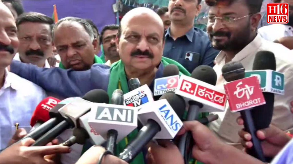 HeySeeta's tweet image. ಸಂಸದ ಬಸವರಾಜ್ ಬೊಮ್ಮಾಯಿ ಅವರು ರಾಜ್ಯದ ಸಿಎಂ ಗದ್ದುಗೆ ಗುದ್ದಾಟದ ಕುರಿತು ಮಾತನಾಡಿದ್ದಾರೆ.
h16news.online/news-details.p…
#CMpost #BasavarajBommai #HighCommand