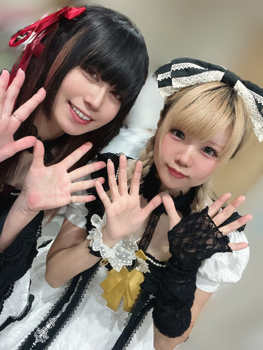 あと4日⭐️⭐️⭐️⭐️

12/3(水)秋葉原Galaxyさんでくろくろライブです🐈‍⬛🐈‍⬛
くーたん、かのんでの出演予定です💛❤

詳細は決まり次第お知らせします📢

よろしくお願いします！