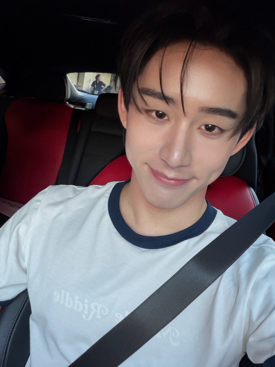 EstRvp's tweet image. แฮปปี้จังเลยวันนี้ได้เจอทุกคนด้วยย😙 ขอบคุณที่มาหาผมกันนะค้าบบบ กลับบ้านกันดีๆน้าา และคืนนี้อย่าลืมมาเจอคุณโมกข์ในมีสติหน่อยคุณธีร์ EP3 ตอน 20.30 นะคับบ👀 แต่ถ้ายังไม่หายคิดถึงพรุ่งนี้มาเจอกันอีกที่เอมควอนะค้าบบ😋🫶🏻

GOHAIR X FLEX TALK WITH EST
#Flex1045xGOHAIRwithEST