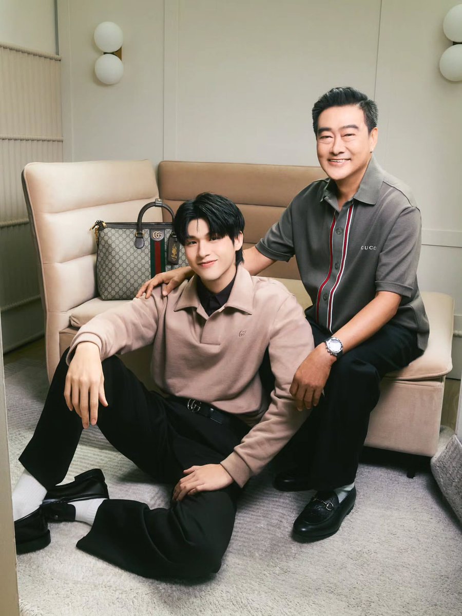 cutter_sky's tweet image. GUCCI  x SKY
by lofficielthai’s IG

#LOfficielThailand #LOfficielMode
#Gucci #skywongravee

🔗: instagram.com/p/DRos9RCkmVj/…

วันพ่อปีนี้ GUCCI (@gucci) ชวนหนุ่มคนดัง นำโดยสอง Gucci Brand Ambassador บิวกิ้น พุฒิพงศ์ และ กลัฟ คณาวุฒิ ร่วมด้วย สกาย วงศ์รวี (@skywongraveee)…