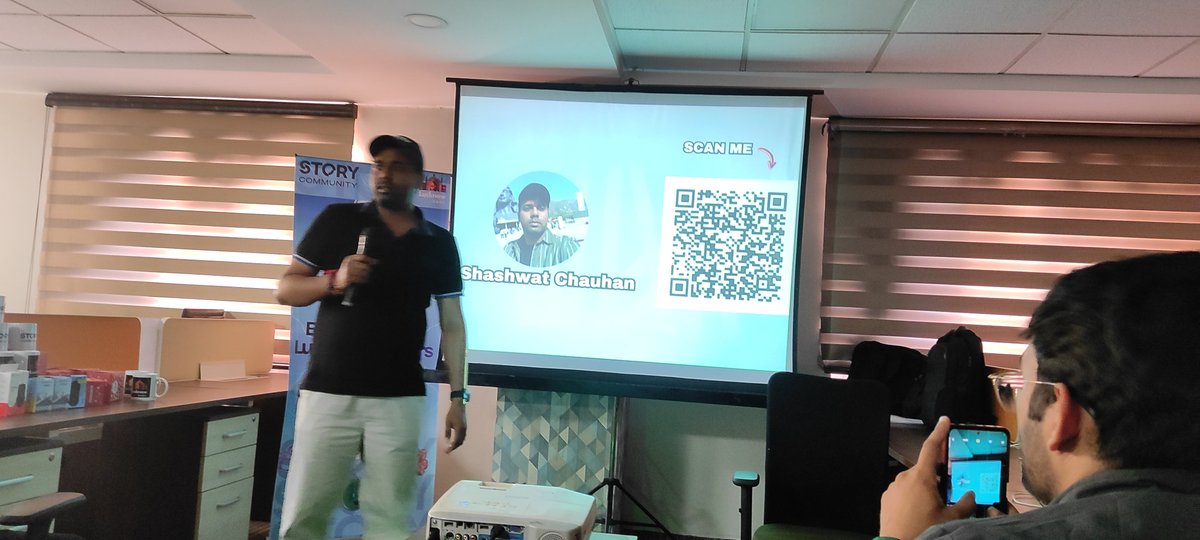 Ritanshu347's tweet photo. Just met @Shashwat_web3 from @VaraNetwork at the @Lucknow_DAO meetup today! ⚡
Great conversation around Web3, builders, and the power of the Vara Network. 🚀
#VaraNetwork #Web3 #LucknowDAO #Blockchain #BuildersCommunity https://t.co/UQMXAMXBhs