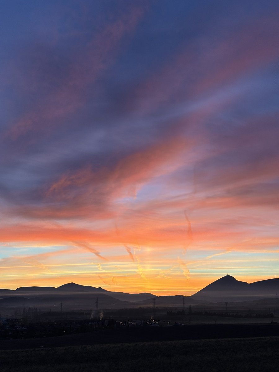 Bonito candilazo que nos ha regalado el amanecer de hoy! 😍🌅